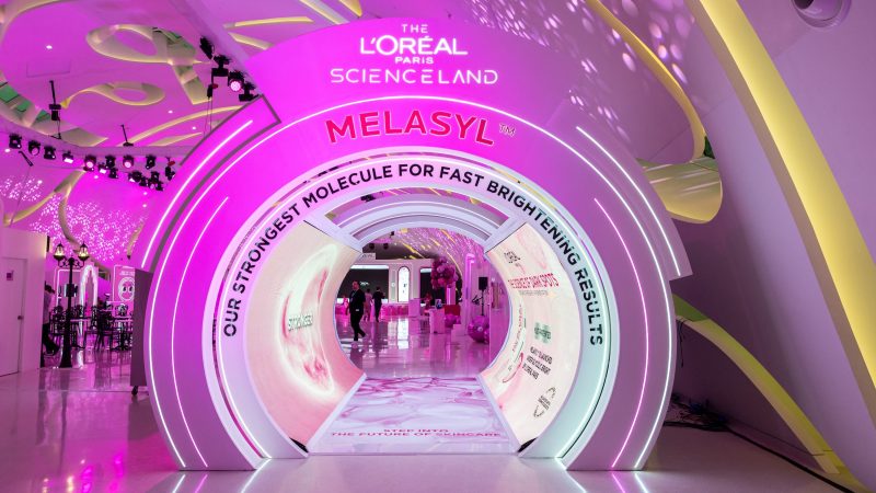 لوريال باريس تطلق سيروم  MELASYL من متحف المستقبل