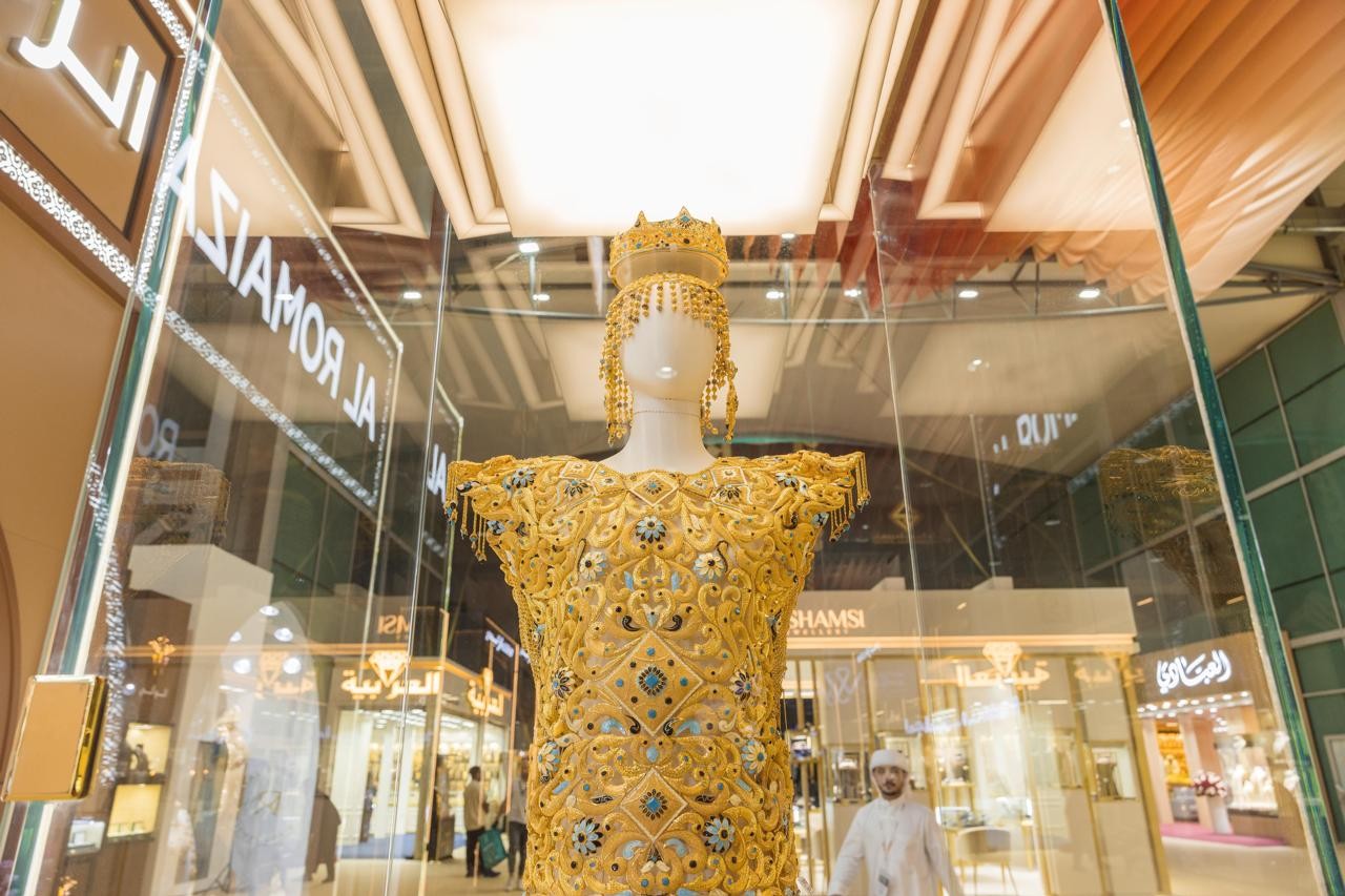 Dubai Dress by “Al Romaizan” Enters Guinness World Records for Heaviest Gold Dress